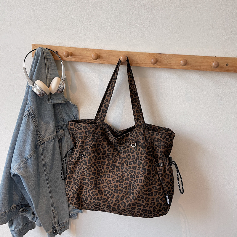 Női leopard mintás vászon táska, nagy kapacitású, őszi 2025 megjelenés, vízszintes négyszög alakú, cipzáras záródás