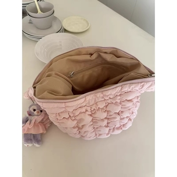 Crossbody torba od meke PU kože s oblacnom plisiranom teksturom, zatvarač, skrivene džep, oblik dumpling