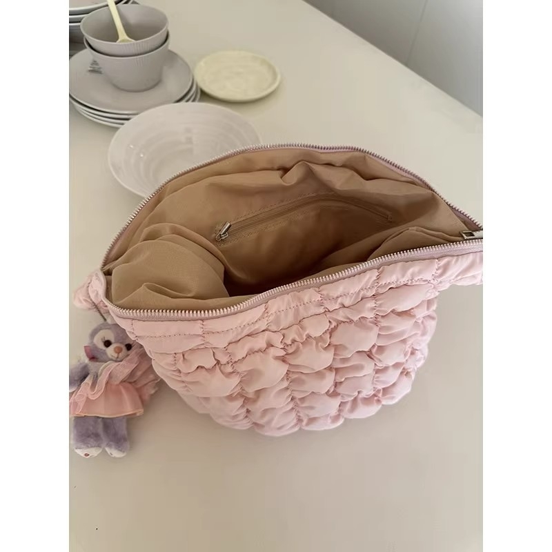 Crossbody torba od meke PU kože s oblacnom plisiranom teksturom, zatvarač, skrivene džep, oblik dumpling