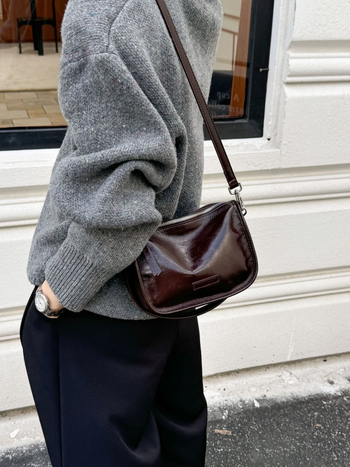 Geantă de umăr Shell din piele naturală, finisaj oil-wax, închidere cu fermoar, curea de umăr simplă, stil urban, buzunare interioare