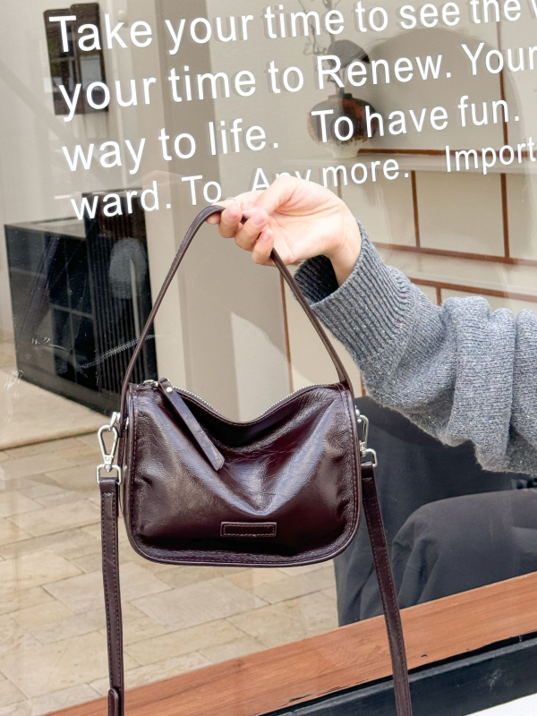 Geantă de umăr Shell din piele naturală, finisaj oil-wax, închidere cu fermoar, curea de umăr simplă, stil urban, buzunare interioare