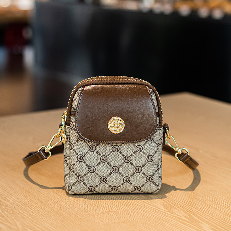 Crossbody torba, mekani PVC, ulični stil, vertikalni kvadratni oblik, otvaranje na zip
