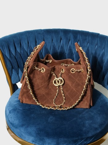 Dámska crossbody kabelka z pravej teľacej kože, diamantové prešívanie, tvar vedra, uzáver na šnúrku, reťazový popruh