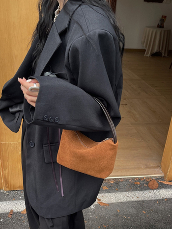 Ženska kožna box torba - Prirodna koža, dvostruka koža goveda, zatvarač, vodoravni kvadratni oblik, unutarnja zip džep, podstava od poliester-pamuk