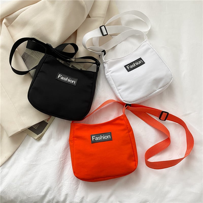 Yuhao Vertikalna Kvadratna Crossbody Torba, Oxford Tkanina, Zatvarač, Poliester Podstava, 3D Vanjski Dizajn