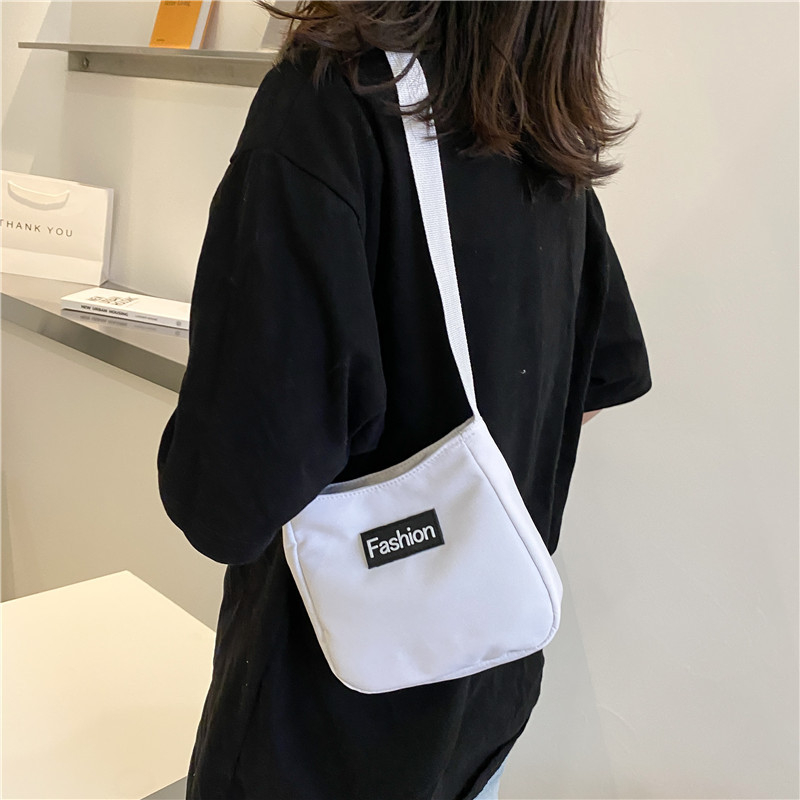 Yuhao Vertikalna Kvadratna Crossbody Torba, Oxford Tkanina, Zatvarač, Poliester Podstava, 3D Vanjski Dizajn