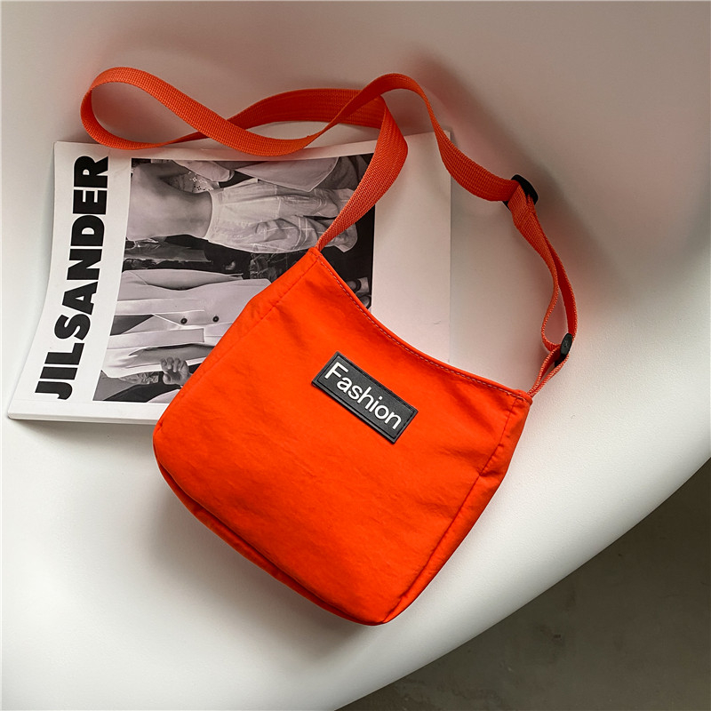 Yuhao Vertikalna Kvadratna Crossbody Torba, Oxford Tkanina, Zatvarač, Poliester Podstava, 3D Vanjski Dizajn