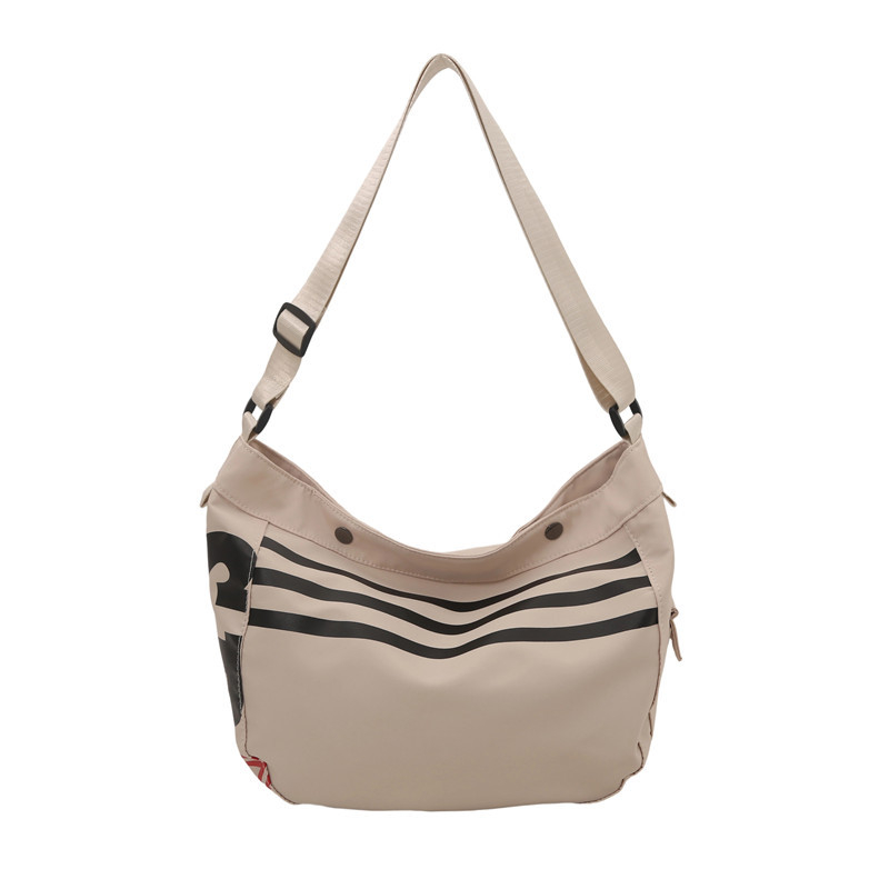 Ženska crossbody torbica od Oxford platna s motivom slova, lagana, horizontalno kvadratnog oblika, zatvaranje na zip, laminirani unutarnji džep