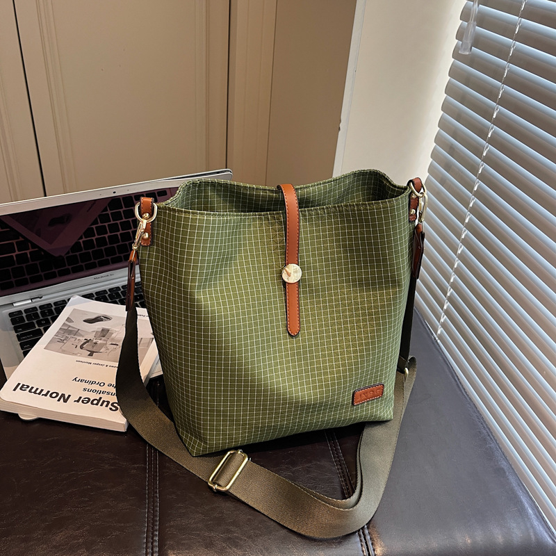 Geantă bucket – impermeabilă din Oxford, crossbody, capacitate mare, compartimente pentru documente și buzunar laminat cu fermoar