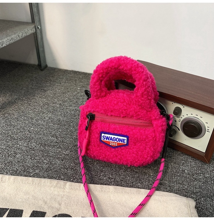 Crossbody torba od pliša, okruglog oblika, zatvarač, unutarnji džep za telefon, podstava od Oxford platna