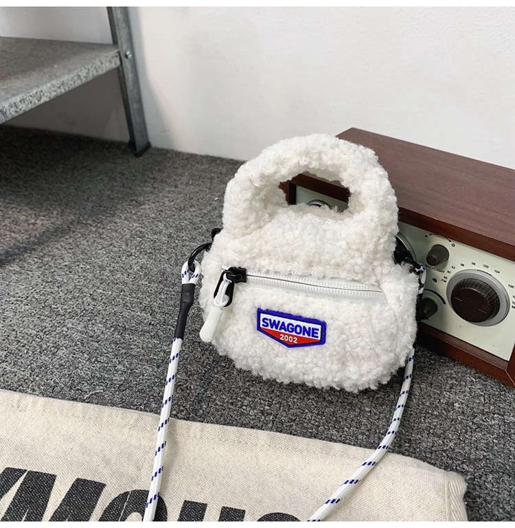 Crossbody torba od pliša, okruglog oblika, zatvarač, unutarnji džep za telefon, podstava od Oxford platna