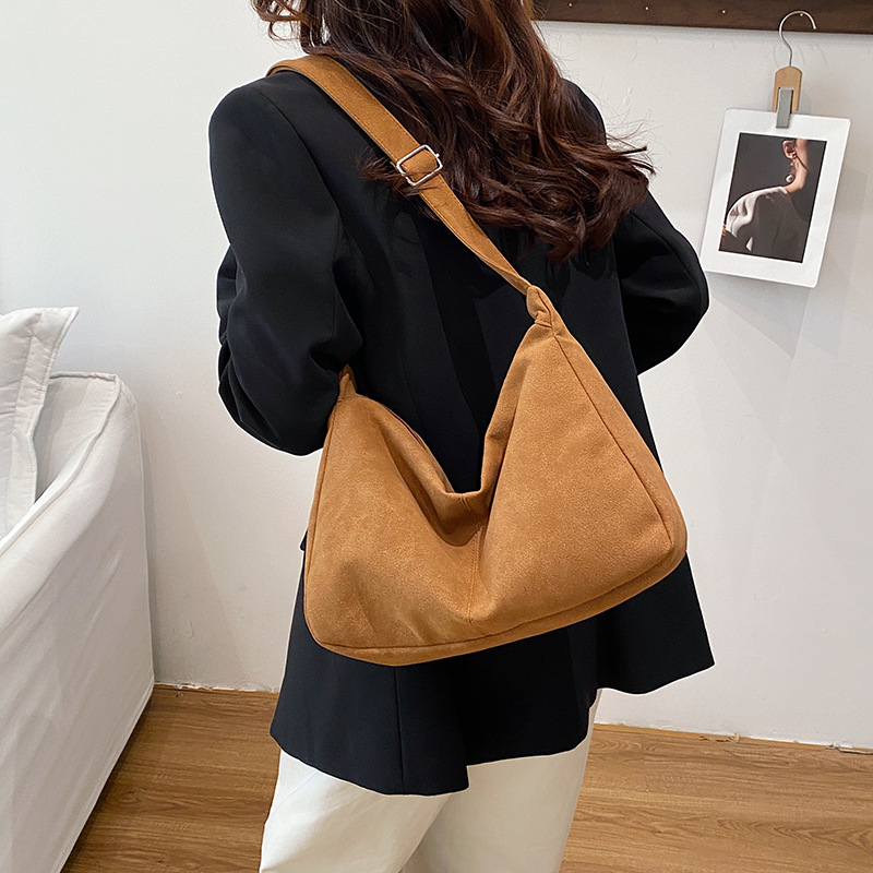 Geantă crossbody din PU, stil urban minimalist, formă dreptunghiulară, închidere cu fermoar, buzunar interior cu fermoar, curea simplă, căptușeală din poliester, pentru uz zilnic.