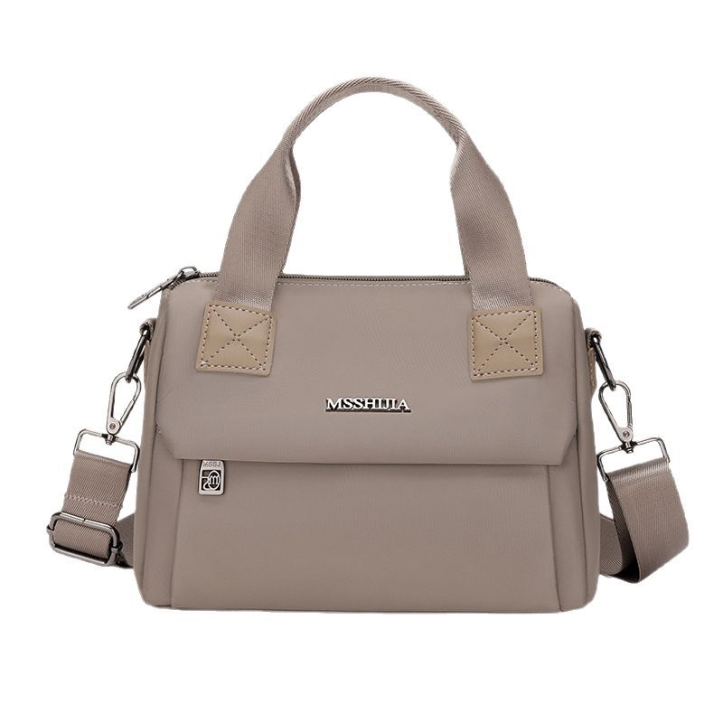 Najlonska kvadratna crossbody torbica za žene, vodoravna kvadratna forma, elegantan zrel stil, zatvarač, unutarnji džepovi: džep sa zatvaračem i džep za mobitel