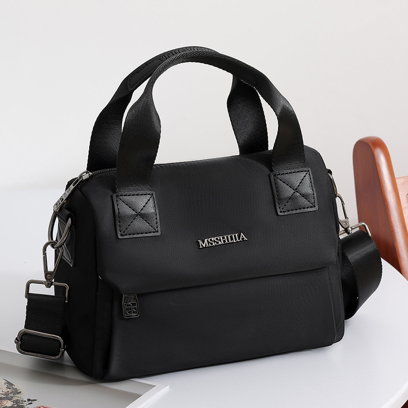 Najlonska kvadratna crossbody torbica za žene, vodoravna kvadratna forma, elegantan zrel stil, zatvarač, unutarnji džepovi: džep sa zatvaračem i džep za mobitel