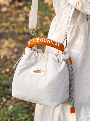 Torba za mirrorless kameru s jednim remenom, bucket bag stil, magnetsko zatvaranje, vanjski Oxford materijal, podstava od poliestera