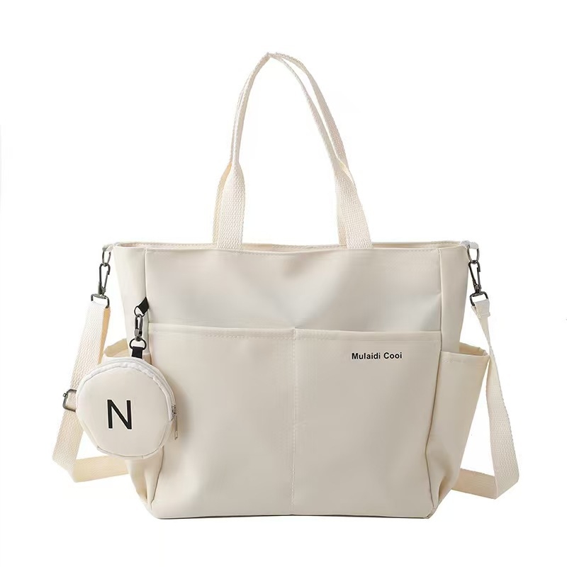 Crossbody torba od kanvas materijala Oxford, vertikalni pravokutni silueta, zatvaranje zipom, skrivene džepove sa zipom i džep za dokumente, podstava poliester
