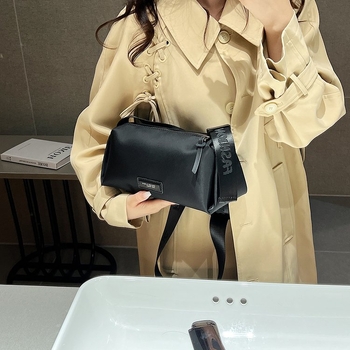Nylon Crossbody torba za žene, jednostruka ramena, zatvarač na zip, unutarnji džep na zip i džep za telefon, ljeto 2025