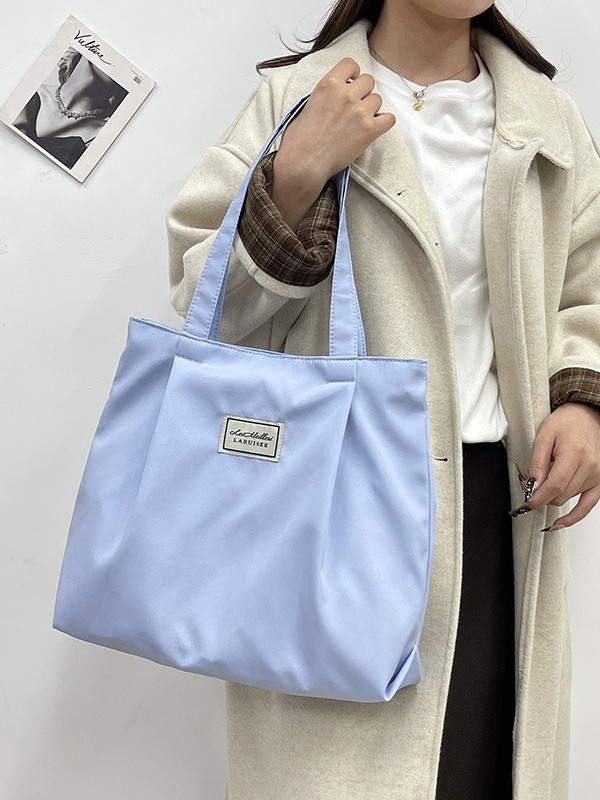 Nylon tote torba, gradski minimalistički stil - Zimsko izdanje 2025, zatvaranje na zip