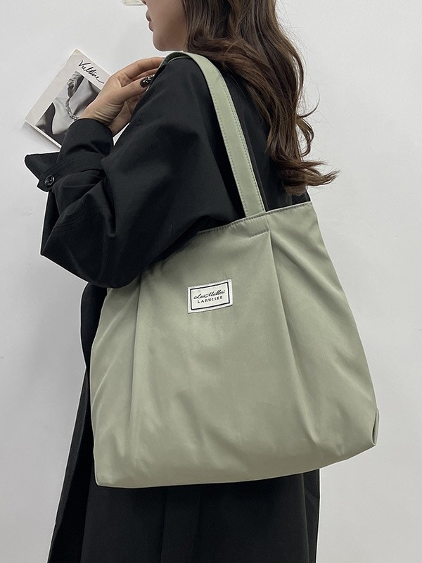 Nylon tote torba, gradski minimalistički stil - Zimsko izdanje 2025, zatvaranje na zip