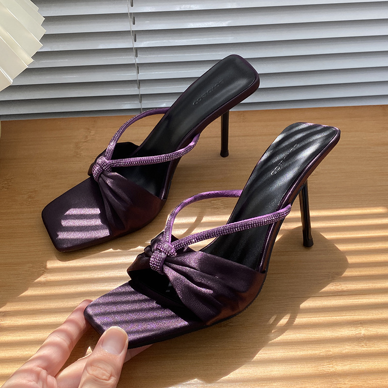 Sandale s jednim remenom, seksi stil, kvadratna špička, tanak pet 6–8 cm, gornji materijal: Super Fiber, guma