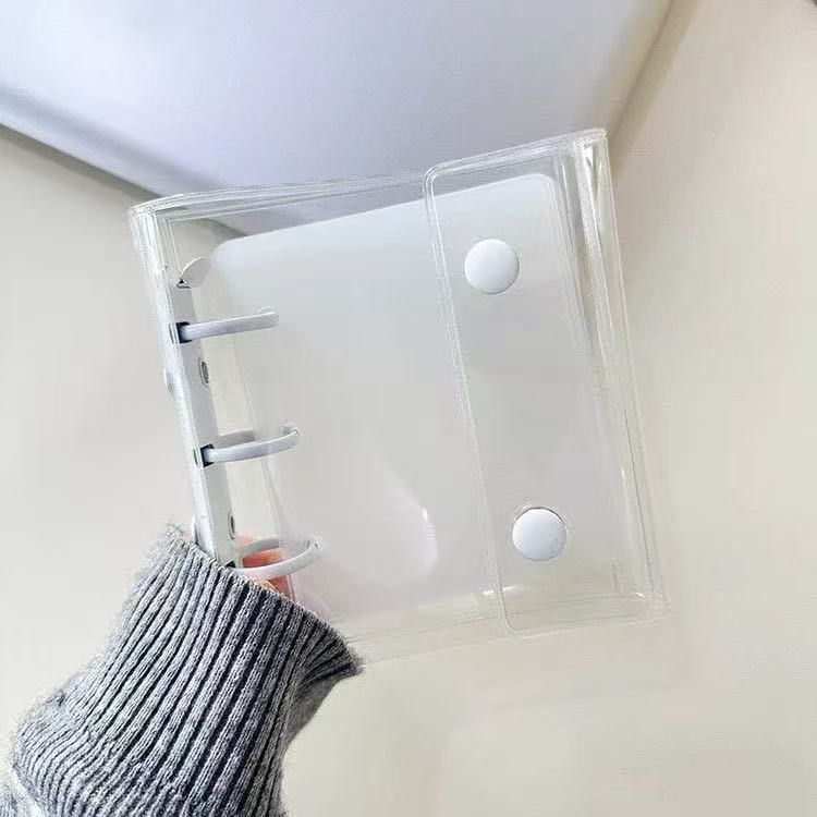 WR-09 PVC kötőfűzet, 3 lyukú, csatt 90 mm, lemez 1 mm, hát 2 cm, általános papírméret