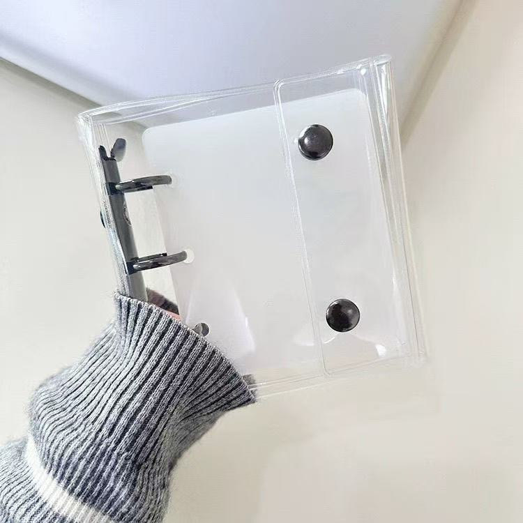 WR-09 PVC kötőfűzet, 3 lyukú, csatt 90 mm, lemez 1 mm, hát 2 cm, általános papírméret