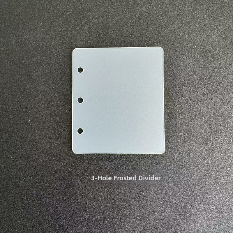 WR-09 PVC kötőfűzet, 3 lyukú, csatt 90 mm, lemez 1 mm, hát 2 cm, általános papírméret