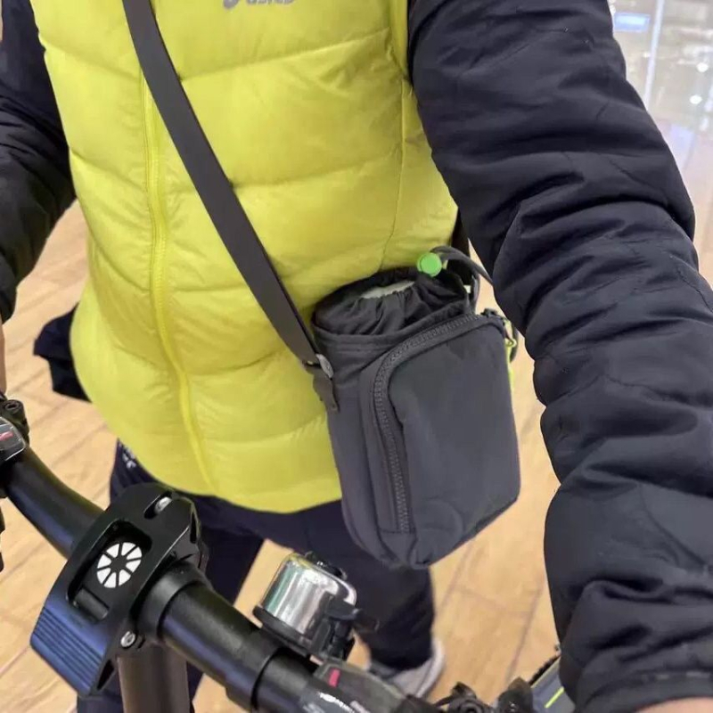 Vanjska crossbody torba za bocu vode 2L, vodootporna, lagana, poliester
