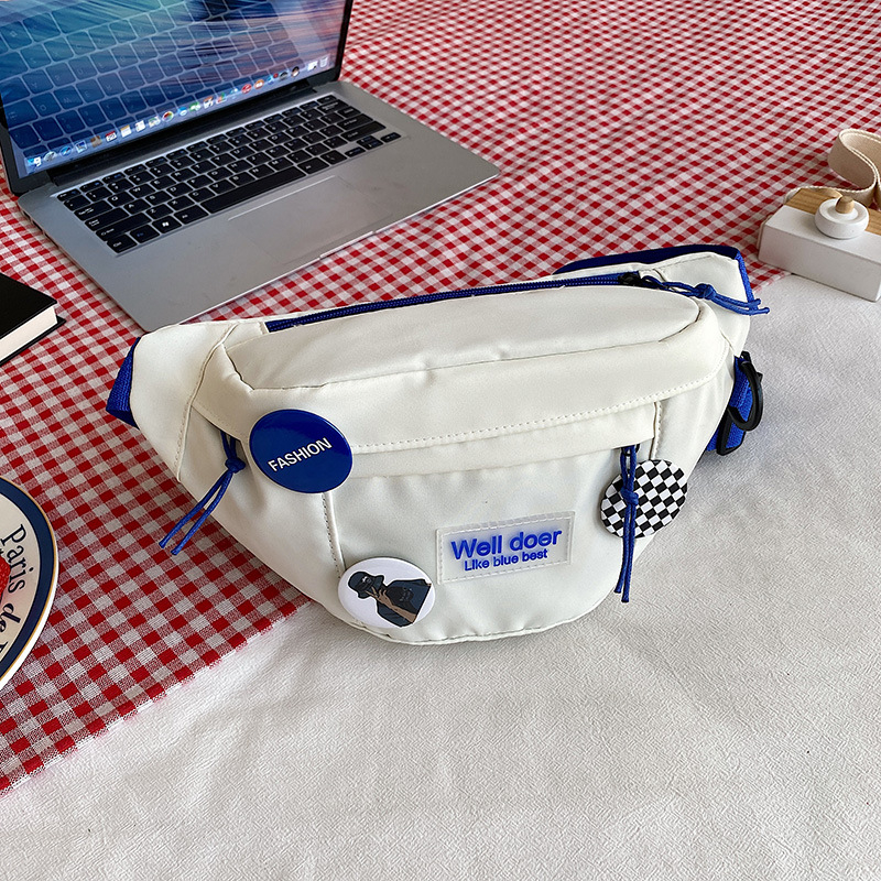 Nylon torbica u uličnoj modi sa zatvaračem, unutarnja džep za telefon, podstava od sintetičke kože, proljeće 2023