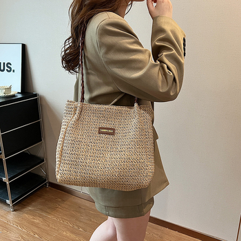 Женска торба от слама Tote – ежедневен градски стил, хоризонтална квадратна форма, цип за отваряне