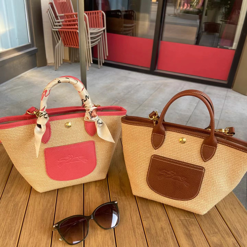 Geantă din paie pentru umăr, formă orizontală pătrată, închidere magnetică, buzunar pentru telefon și ID, căptușeală poliester — Primăvara 2025