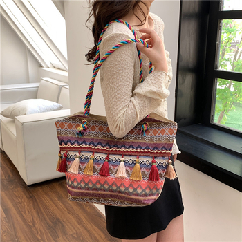 Geantă de umăr în stil etno-urban, din paie, cu fermoar, căptușeală din poliester, formă orizontală pătrată, curele duble