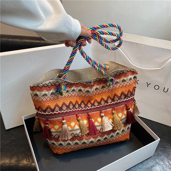 Geantă de umăr în stil etno-urban, din paie, cu fermoar, căptușeală din poliester, formă orizontală pătrată, curele duble