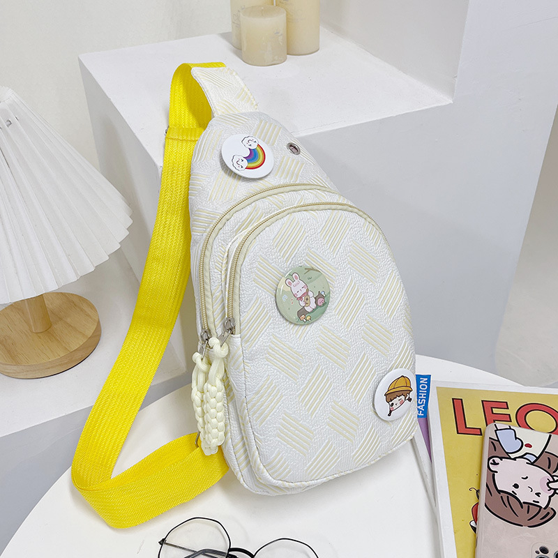 Geantă crossbody pentru fete, stil japonez, design pătrat proaspăt, geantă chest sport-casual, personalizabilă; Material: Nylon; Căptușeală: poliester; Închidere: fermoar; Formă: pătrat vertical; Bretea: una singură