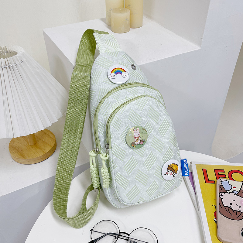 Geantă crossbody pentru fete, stil japonez, design pătrat proaspăt, geantă chest sport-casual, personalizabilă; Material: Nylon; Căptușeală: poliester; Închidere: fermoar; Formă: pătrat vertical; Bretea: una singură