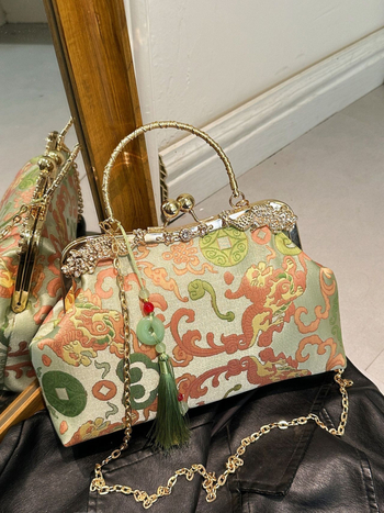 Tuoxian geantă brodată cu formă de scoică, material Oxford, închidere magnetică, compartimente interioare pentru telefon și card de identificare