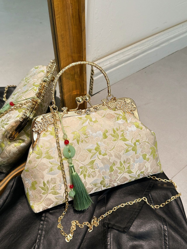 Tuoxian geantă brodată cu formă de scoică, material Oxford, închidere magnetică, compartimente interioare pentru telefon și card de identificare