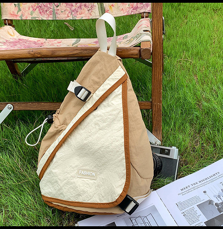 Unisex vanjska crossbody torba, urban stil jednostavnosti, najlon konstrukcija, vertikalni kvadratni oblik, zatvaranje zipom