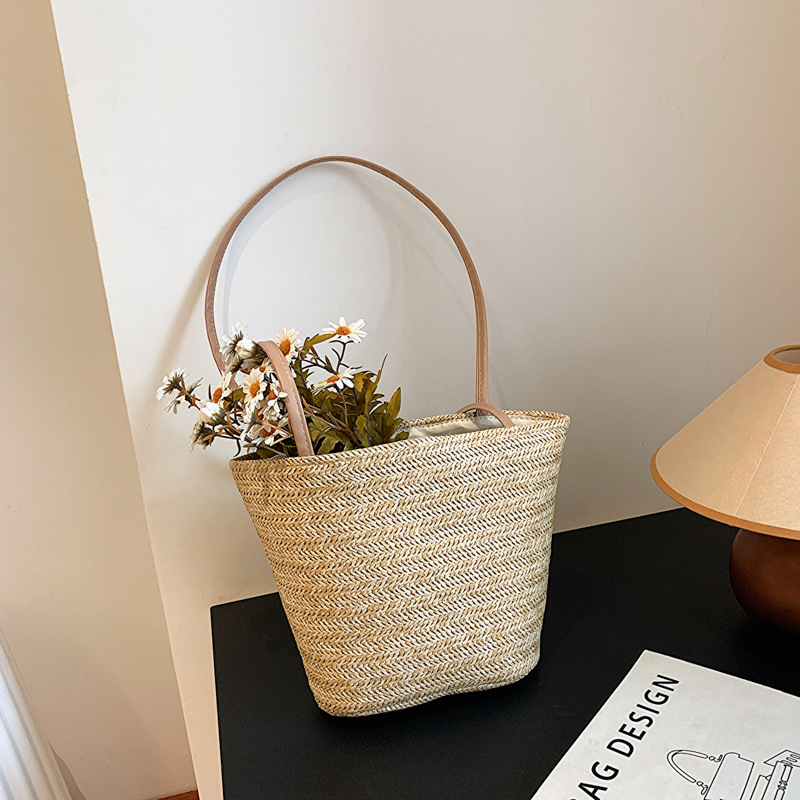 Geantă tip bucket - din paie, stil Urban Simplicity, formă găleată, primăvara 2024, căptușeală poliester