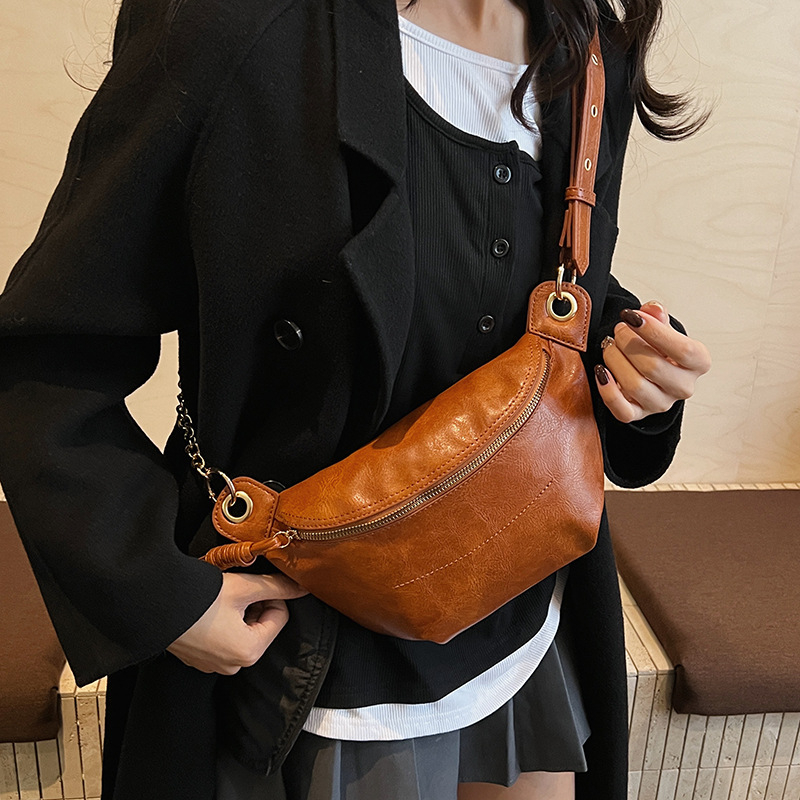 Ženska crossbody torbica u europskom retro stilu, PU koža, podstava od poliestera, zatvarač, unutarnji džepovi sa zipom i džep za dokumente, uspravni kvadratni oblik, jednosmjeran remen