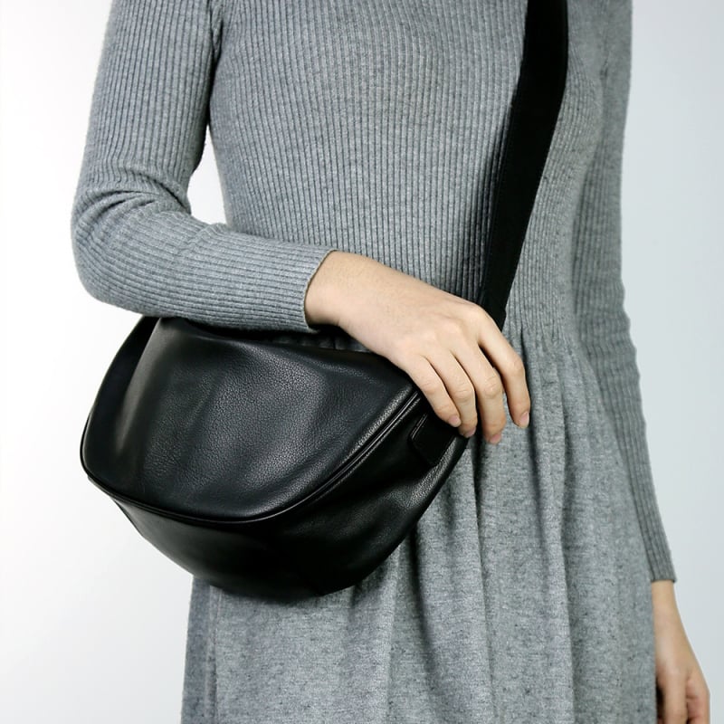 Ženska crossbody torba, korejski stil polumjesec Dumpling Bag, prva sloj teleće kože, zatvarač, unutarnje pretince: pretinac sa zatvaračem, džep za telefon, ID