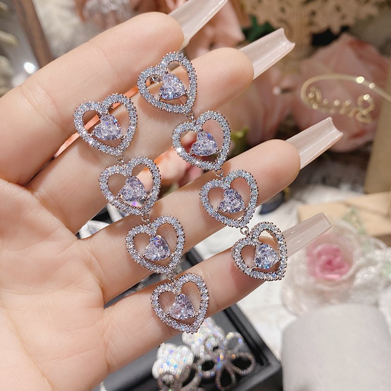 Овеци за жени — медни с инлей, златно покрити изкуствени камъни, мотиви: сърце, цвете, геометрия; животно/зодия, луксозен лек стил