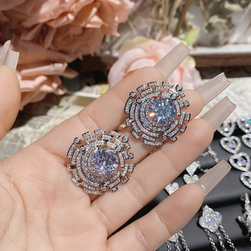 Овеци за жени — медни с инлей, златно покрити изкуствени камъни, мотиви: сърце, цвете, геометрия; животно/зодия, луксозен лек стил