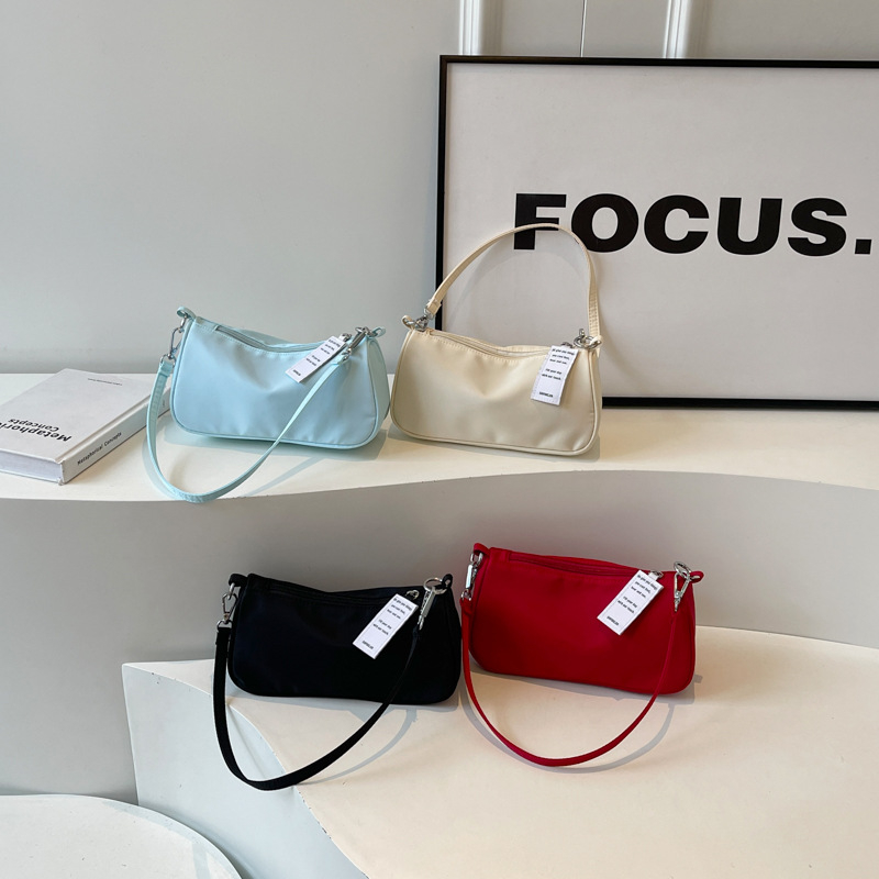 Ženska crossbody torba, Oxford tkanina, horizontalni kvadratni oblik, poliester podstava, zatvarač, džep za mobitel