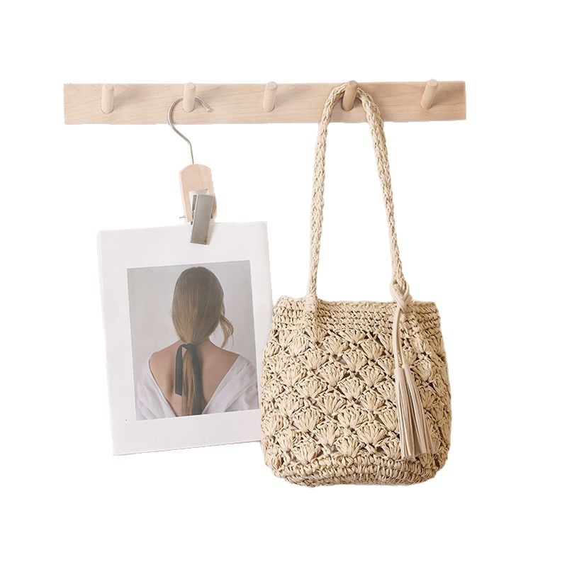 Geantă de umăr țesută, cu ciucuri, din hârtie, căptușită cu poliester, închidere magnetică, curele duble