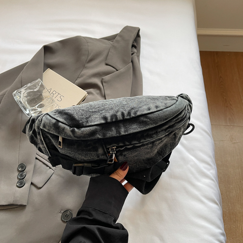 Ženska crossbody torba - gradska jednostavnost (materijal: platno, zatvaranje zatvaračem, podstava od poliestera, jesen 2025)