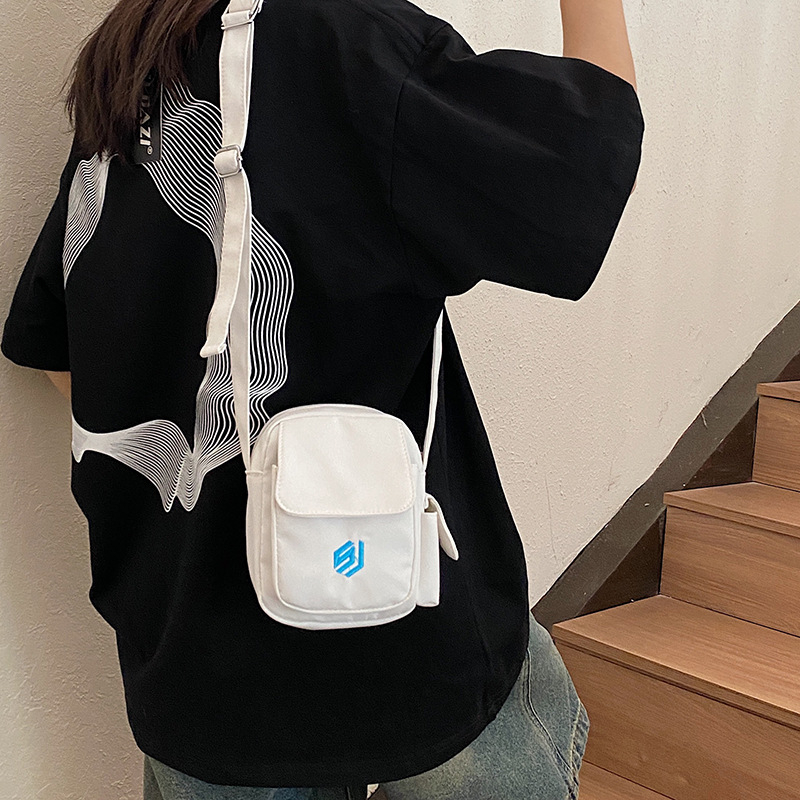 Mala kvadratna crossbody torba, urbanog jednostavnog stila, od kompozitne tkanine, okomiti kvadratni oblik, zatvaranje putem zipa, džep za telefon, torba s poklopcem