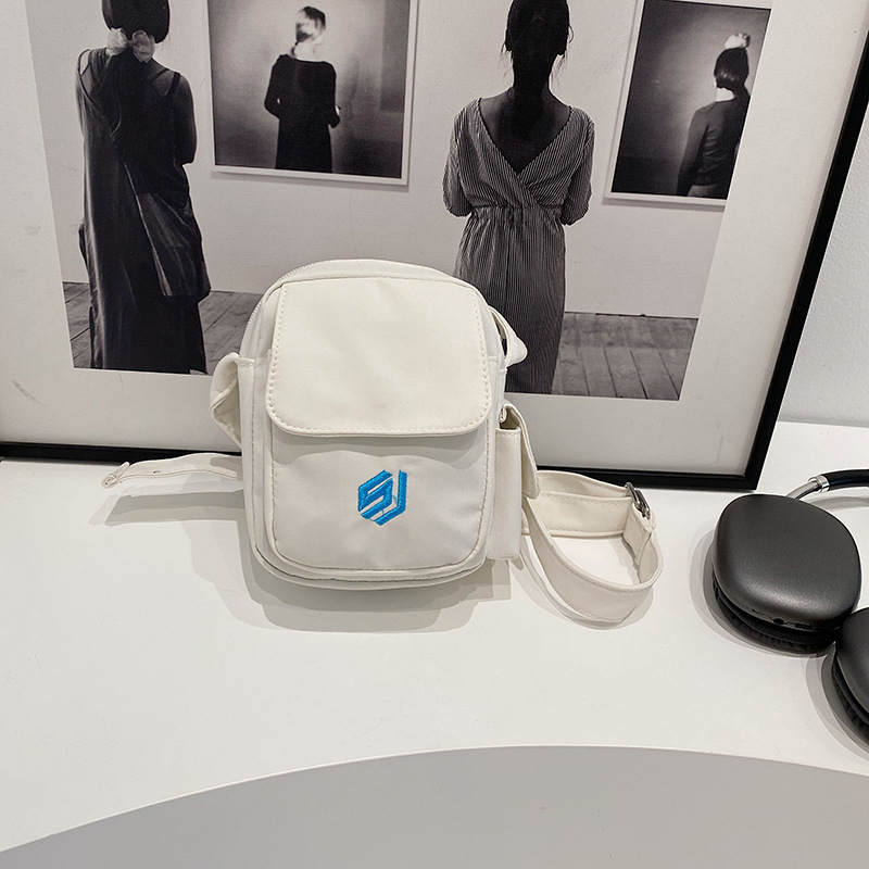 Mala kvadratna crossbody torba, urbanog jednostavnog stila, od kompozitne tkanine, okomiti kvadratni oblik, zatvaranje putem zipa, džep za telefon, torba s poklopcem