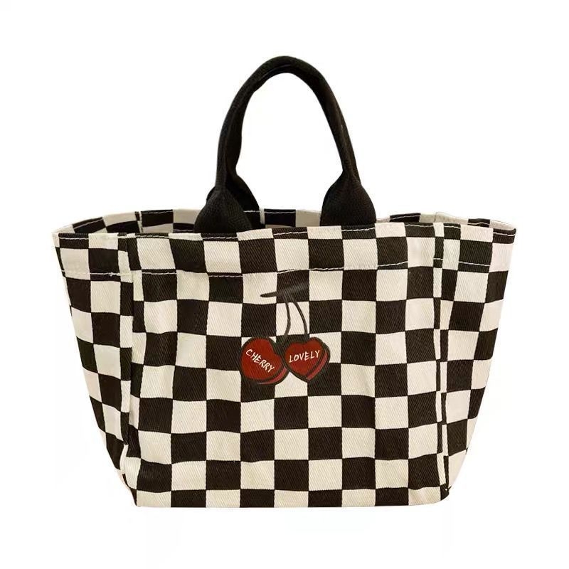 Geantă Tote din pânză cu imprimeu carouri și cireșe, formă pătrată mică, deschidere deschisă, buzunar pentru ID, bretele duble, căptușeală Oxford