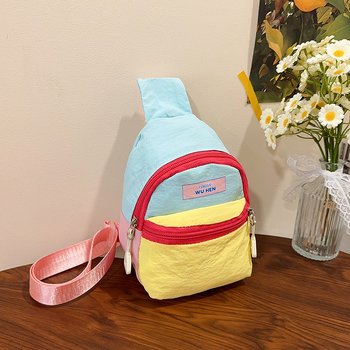 Geantă crossbody mini pentru călătorii - nailon, suprafață moale, fermoar, buzunar pentru telefon, pentru călătorii de plăcere